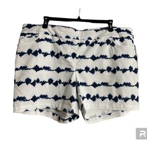 NWT Westbound Woman Midrise pull on short. 22W